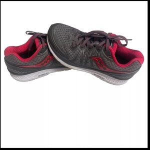 Saucony Echelon 6 sneakers in size 7 Women's gray and pink